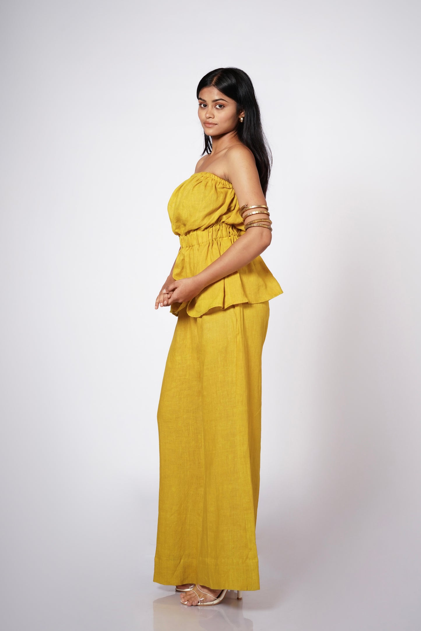 HIRANYAM OFF-SHOULDER LINEN SET