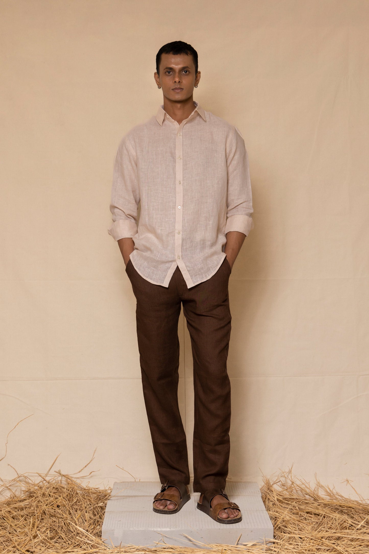 Off White Men's Linen Regular Collar Shirt